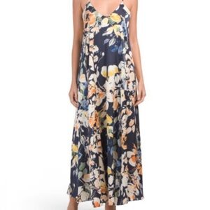 Tahari Silky Dress. Stunning dress